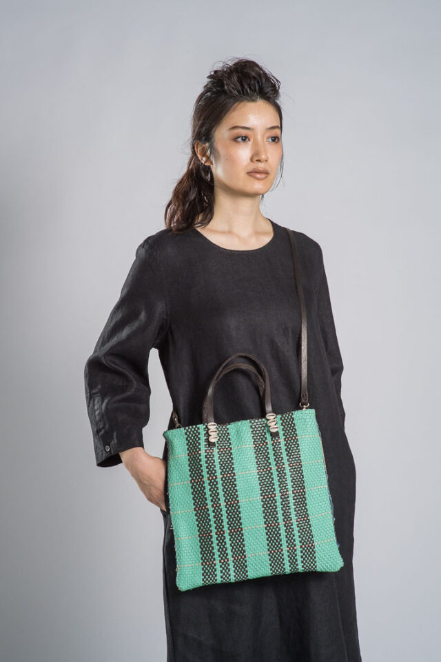 38L01
